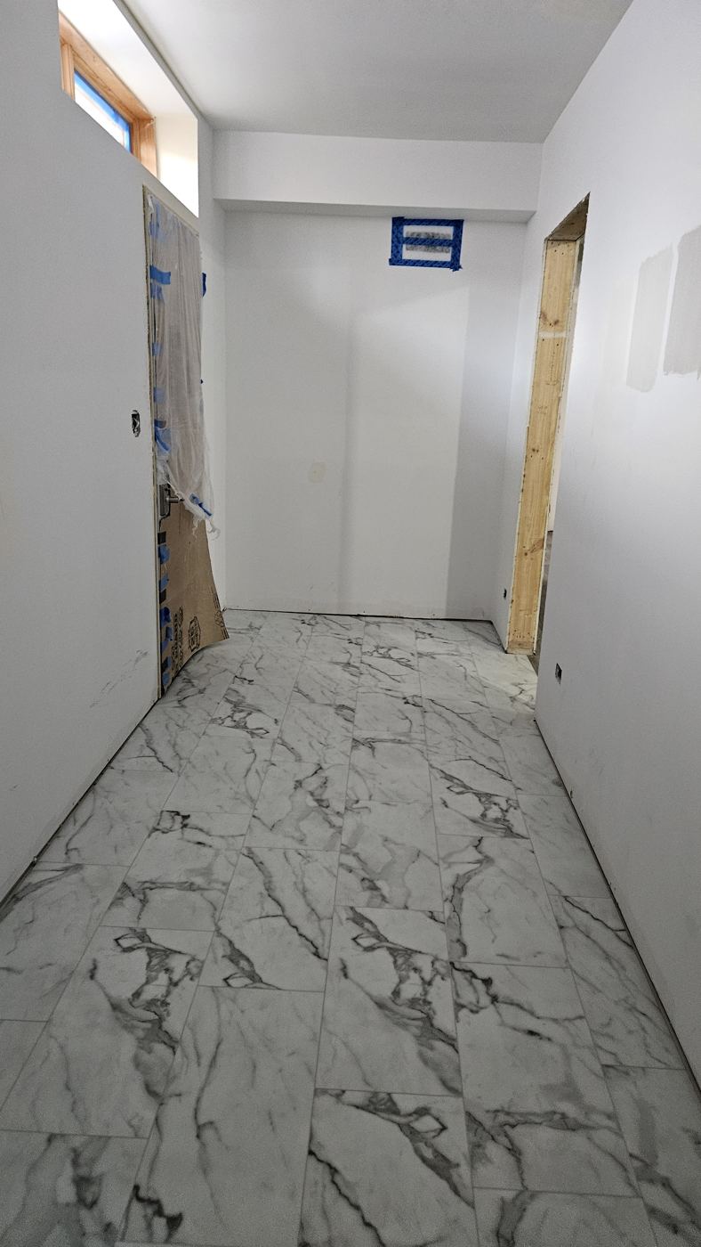 Vinyl plank floor installed by Artelier Floors